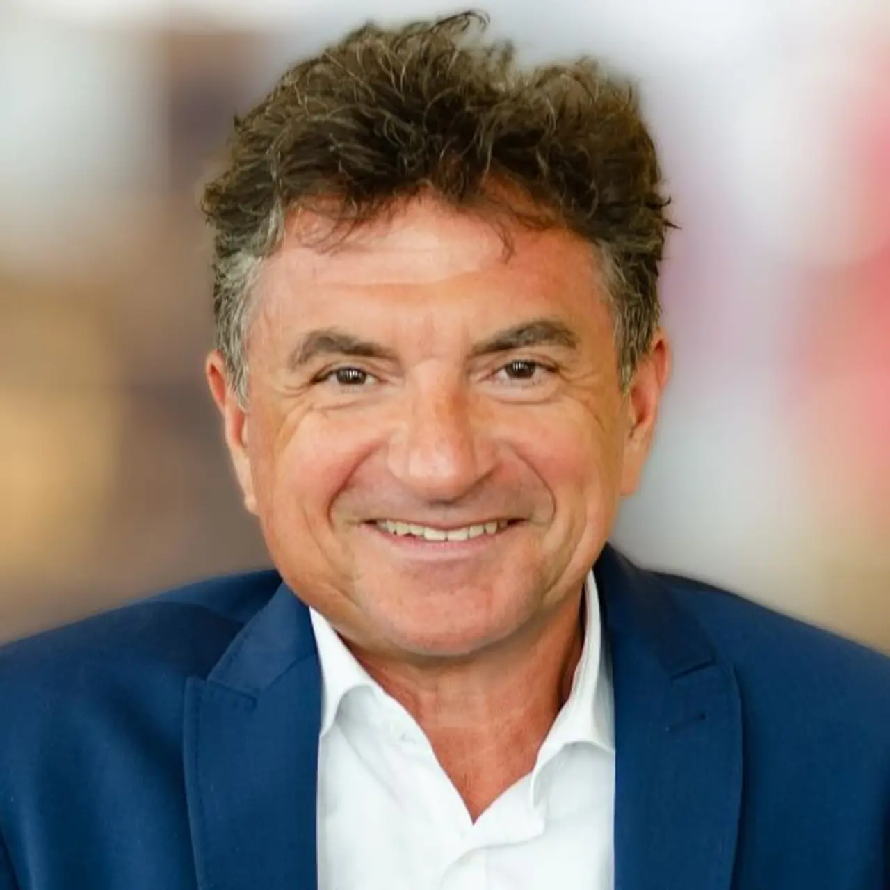 Porträtaufnahme von Ferri Abolhassan, Vorstand Telekom und CEO T-Systems