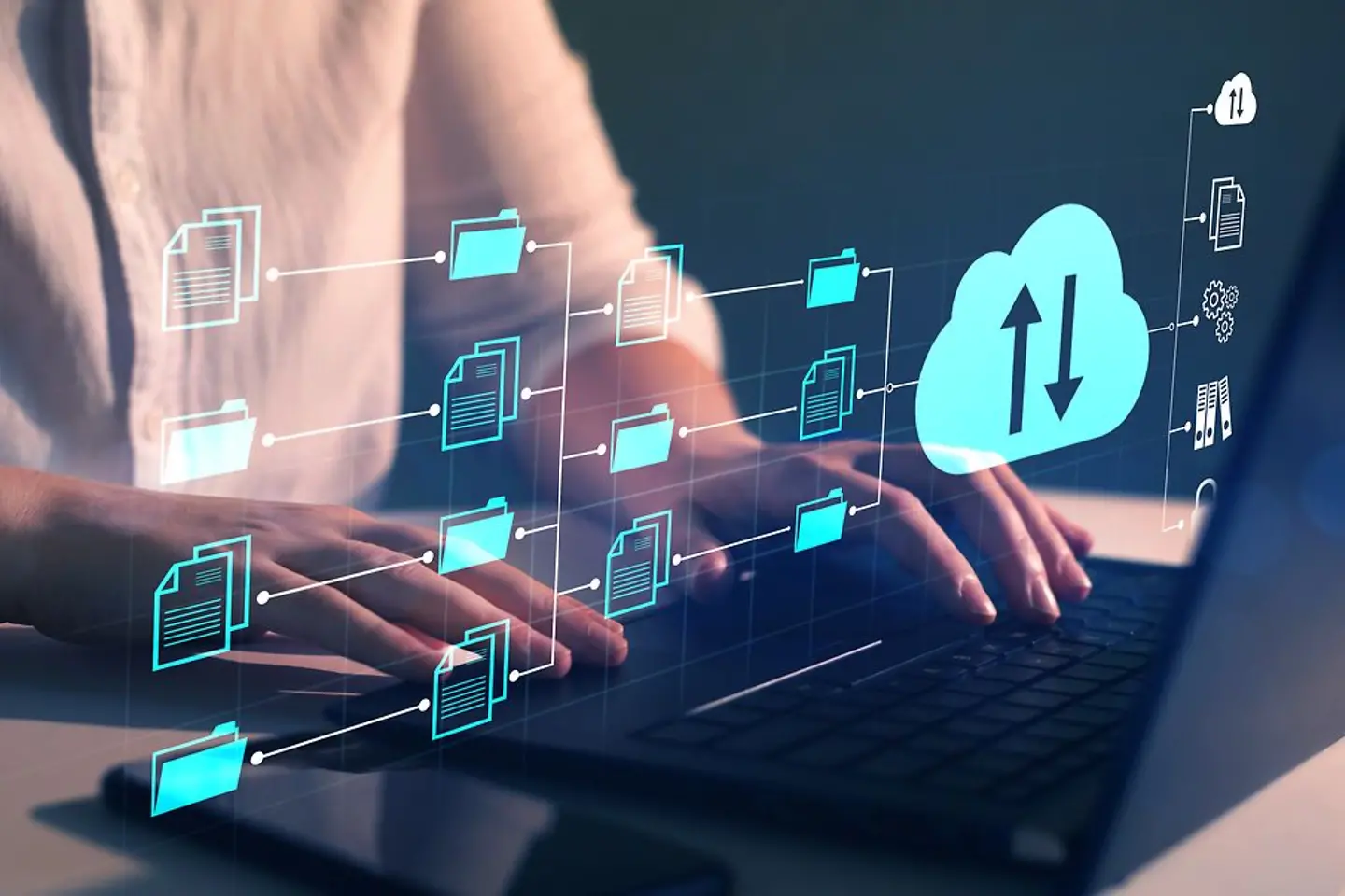 Anwendungssymbole schweben auf dem Laptop