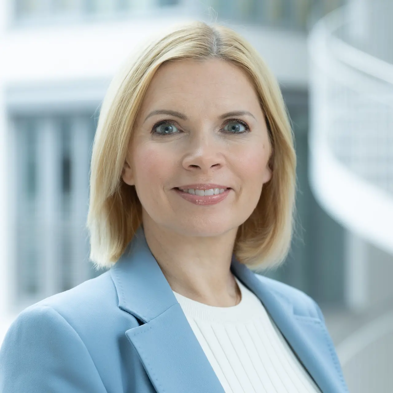 Retrato de Zsuzsanna Friedl, Diretora de RH da T-Systems