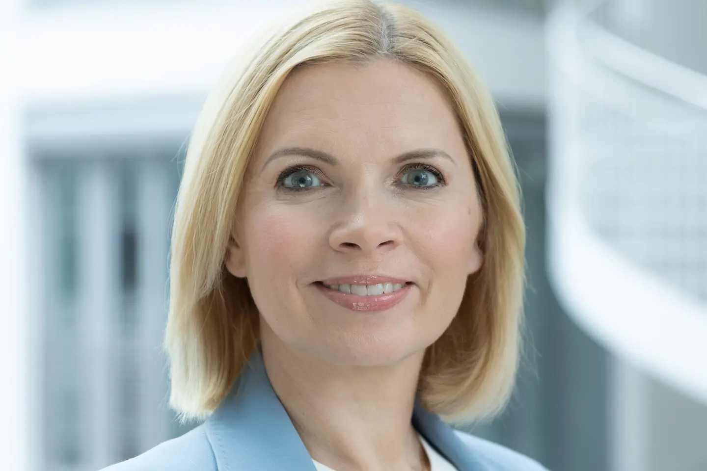 Retrato de Zsuzsanna Friedl, Diretora de RH da T-Systems