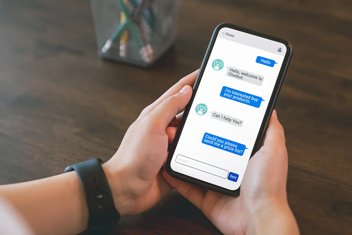 Mano de un hombre de negocios tocando una corriente abstracta, onda de informaciones