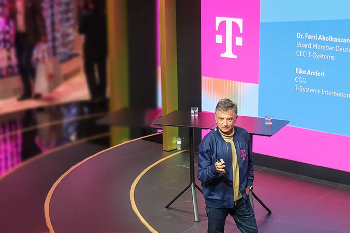 El Dr. Ferri Abolhassan, durante su discurso en el Mobile World Congress