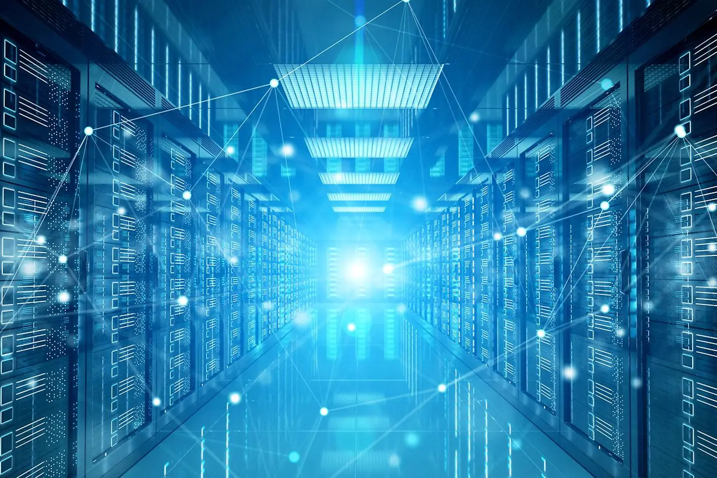 Réseau de connexion dans une salle de serveurs sombre