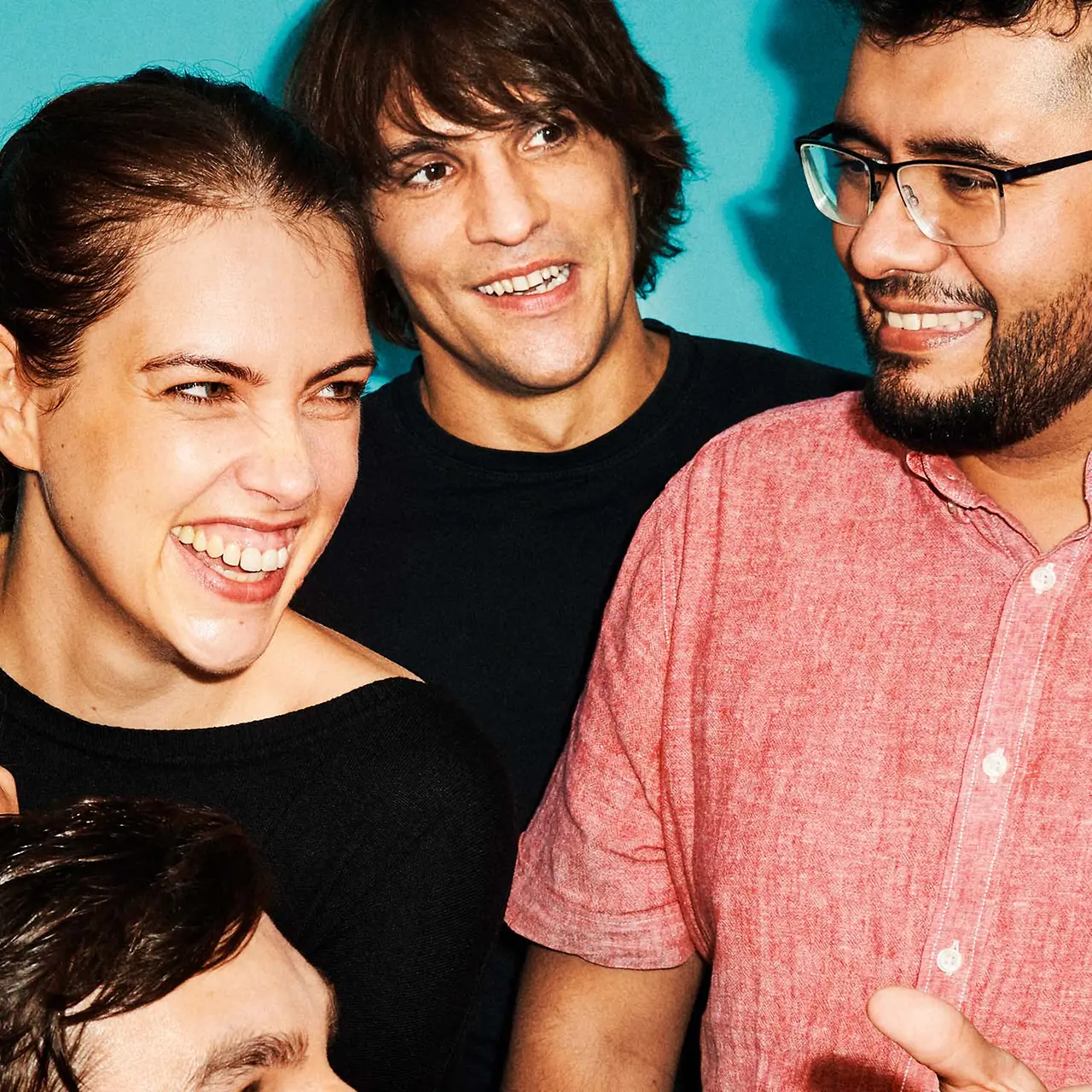 lachende Kollegen und Kolleginnen