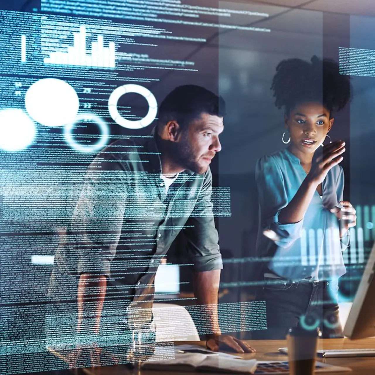 Fachleute, die mit der Cloud arbeiten